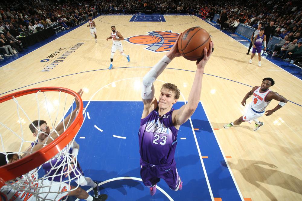 通过其敏捷 通过其敏捷